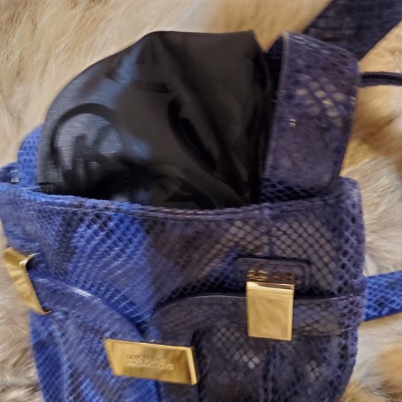 LIKE NEW Michael Kors Blue Leather Crossbody  Bag c - Picture 6 of 9